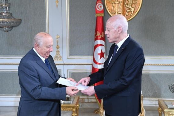 Tunisia's new constitution draft submitted to President