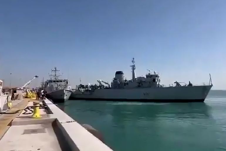 The National Independent @NationalIndNews #Britain #Bahrein The Royal Navy ships HMS Bangor and HMS Chiddingfold collide during docking at the Bahrain dock.