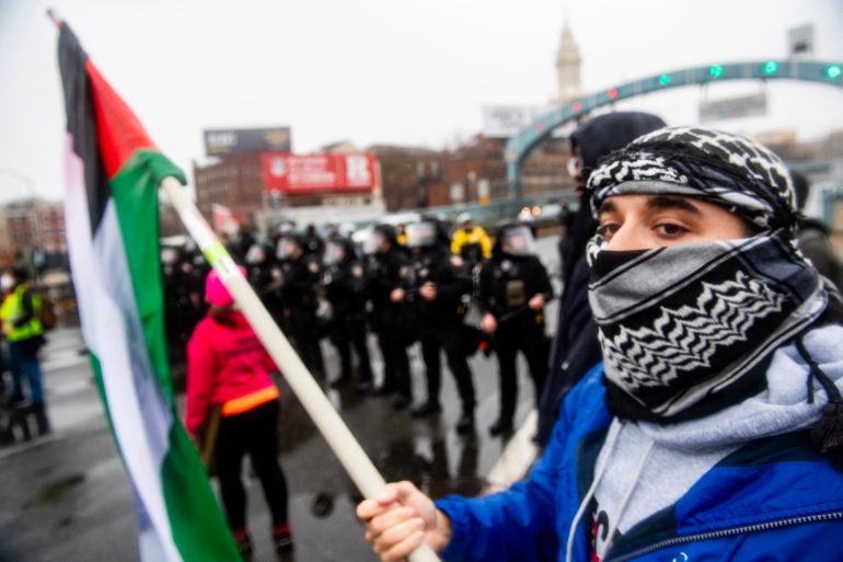 Protesters block off the Benjamin Franklin Bridge, which links Philadelphia to New Jersey, during the "March for Gaza" rally in Philadelphia, Pennsylvania, on March 2, 2024. - Protesters in Philadelphia, Pennsylvania joined in a world wide protest against the war. (Photo by MATTHEW HATCHER / AFP)